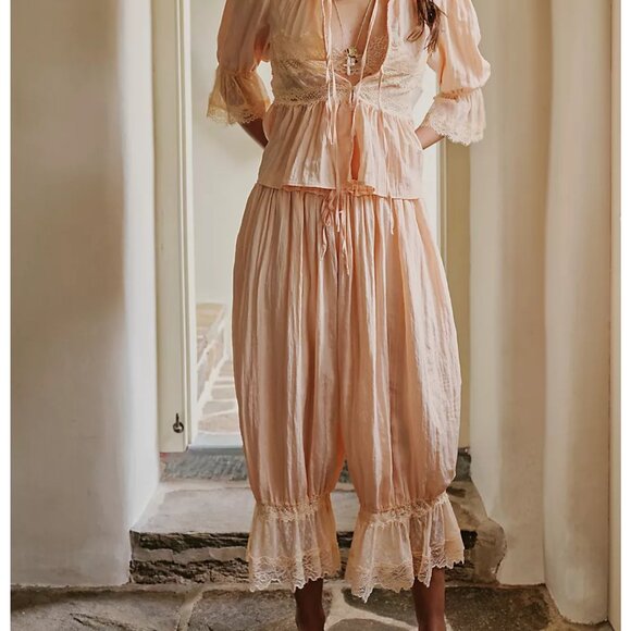 Forever Young Bloomer Pants Color Peach Pit - Picture 2 of 5